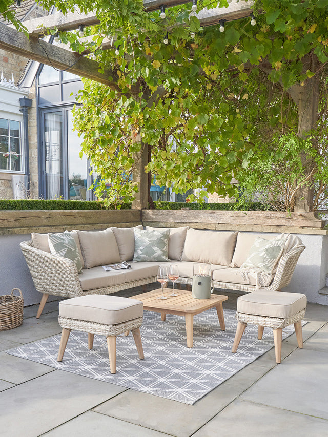 A Summer Sanctuary Ideal For Hosting