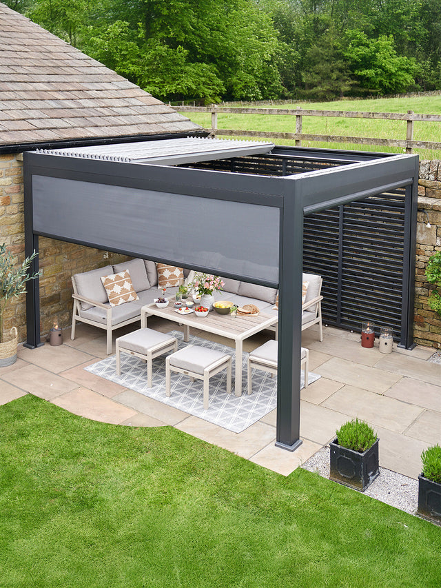 Electric vs Manual Pergola: Which is Right for Your UK Garden?
