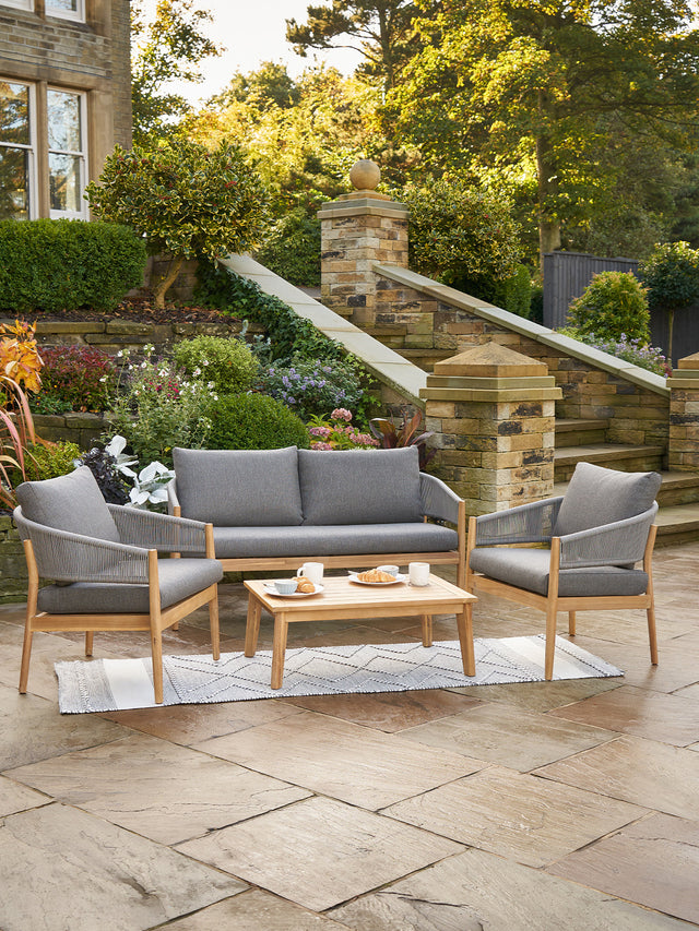 Styling Your Outdoor Space with the Perfect Garden Furniture
