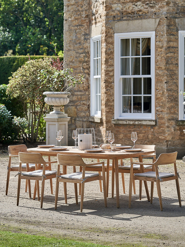 How to Create the Perfect Outdoor Dining Space