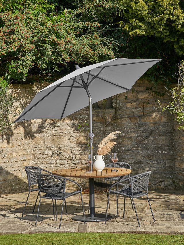 Cantilever vs Centre Pole Parasol: Which Is Right for You?
