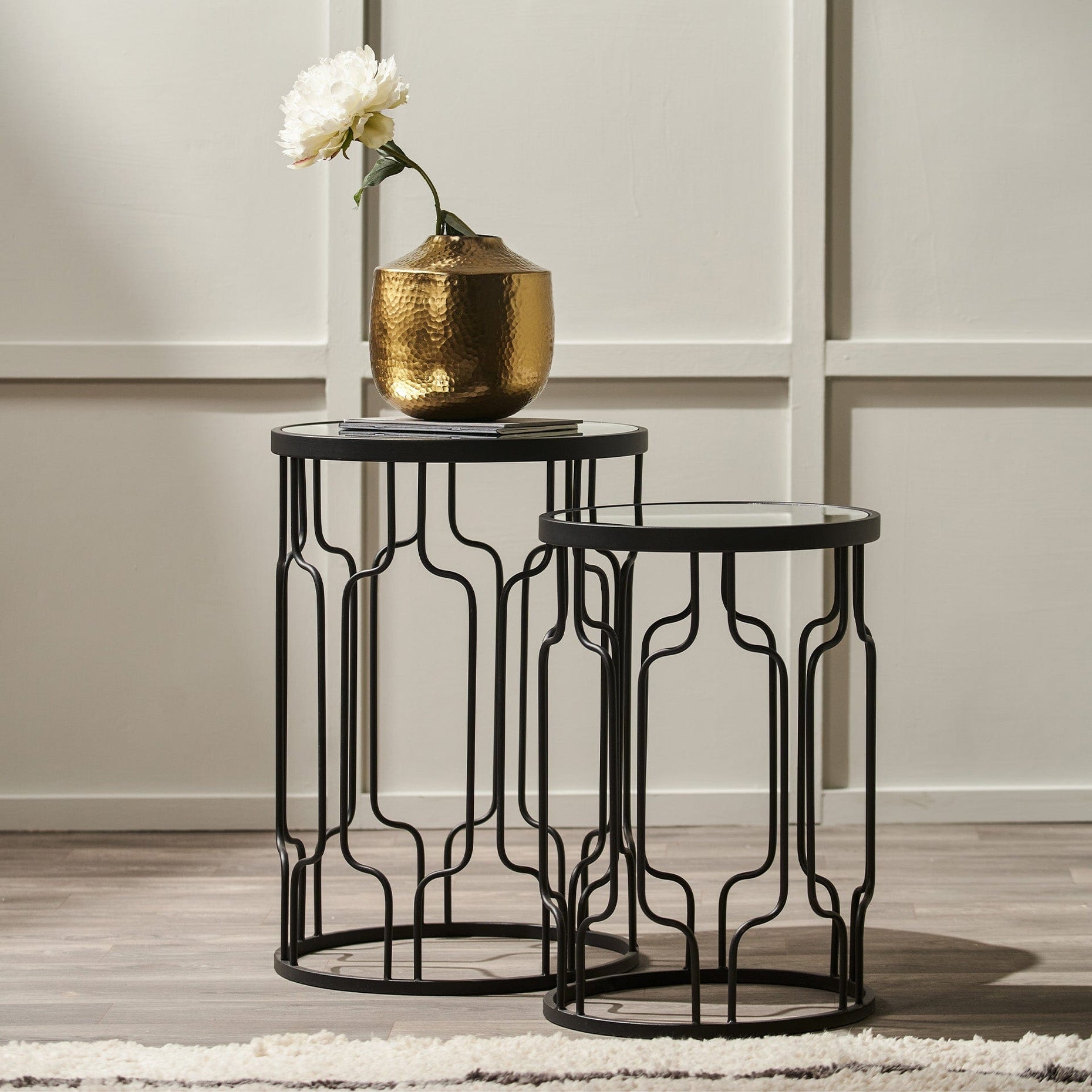 Mirrored Glass and Graphite S/2 Round Tables Furniture Rūma